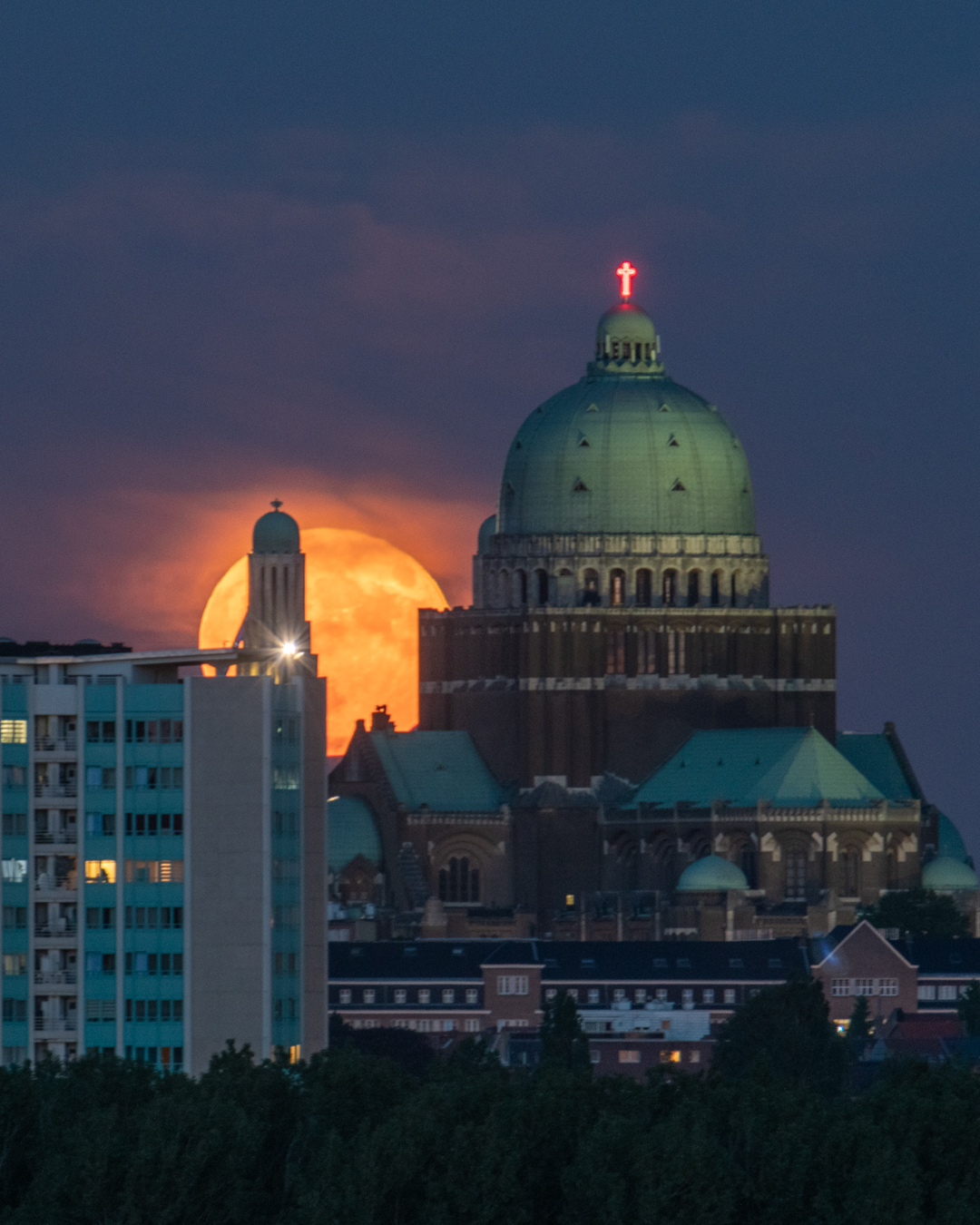 ALN02349-HDR